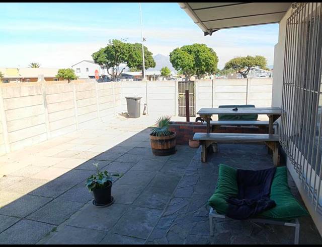 3 BEDROOM PROPERTY TO RENT IN TOWNSEND ESTATE